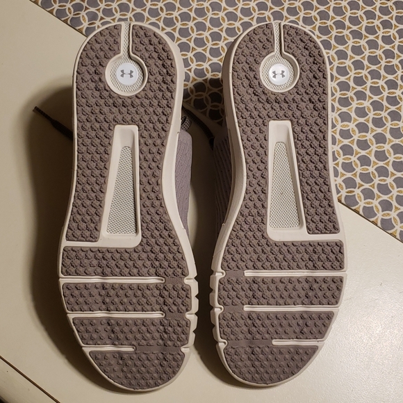 Under Armour Grey - Picture 4 of 5